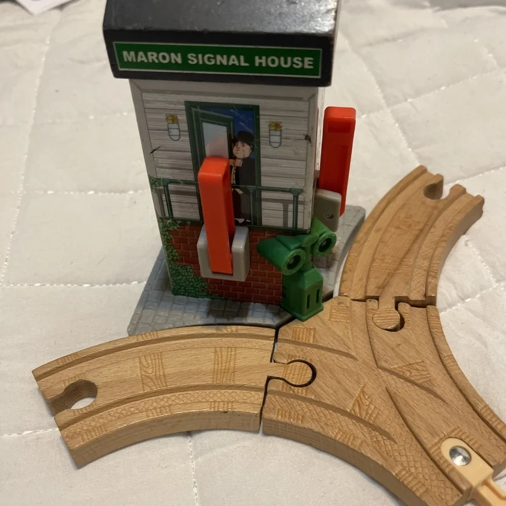Thomas and Friends MARON SIGNAL HOUSE Lights Sound Train Wooden Railway, Working